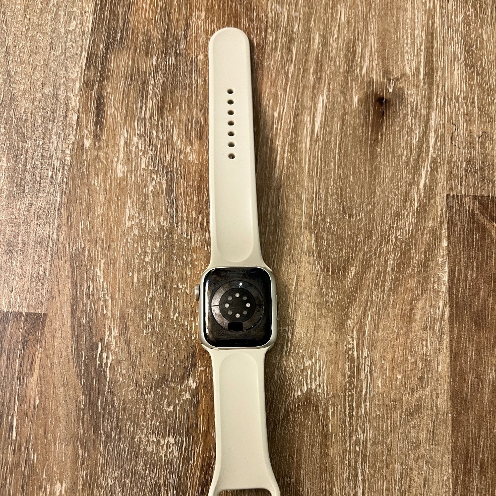 Apple Watch Series 7 (GPS + Cellular, 41mm) Starlight Aluminum Case - Picture 5 of 6